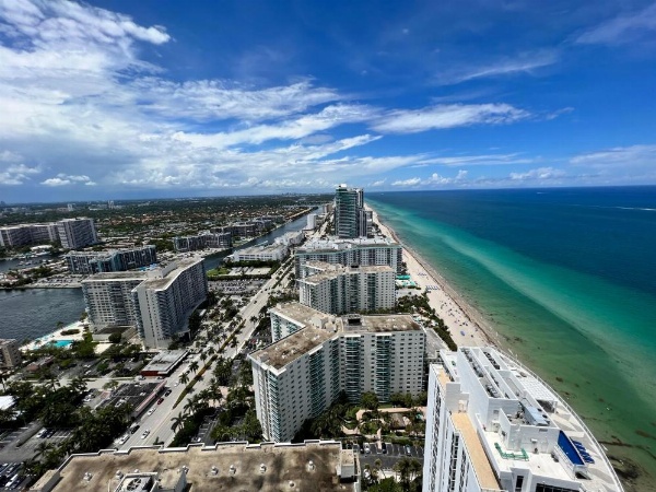 Hyde Beach Resort Rentals image 14